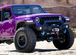 Fioletowy Jeep Wrangler Rubicon