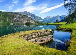 Norwegia, Stryn, Sogn og Fjordane, Fiord Innvikfjorden, Góry, Łódka, Domy