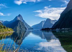 Fiord Milford na terenie Parku Narodowego Fiordland w Nowej Zelandii