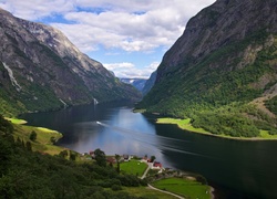 Norwegia, Fiord Naerøyfjorden, Góry