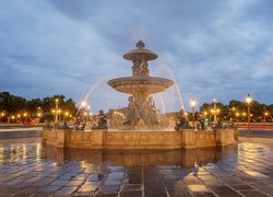 Place de la Concorde, Plac Zgody, Fontaine des Mers, Fontanna Mórz, Latarnie, Paryż, Francja