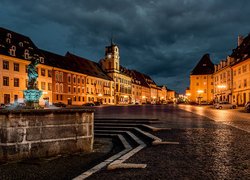 Czechy, Kraj karlowarski, Cheb, Domy, Fontanna, Ulica, Noc, Latarnie