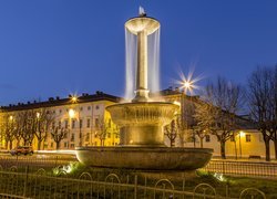 Fontanna na placu Piazza Vittorio Veneto w Pinerolo