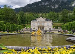 Fontanna na tle Pałacu Linderhof