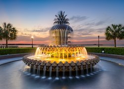 Stany Zjednoczone, Stan Karolina Południowa, Charleston, Park Waterfront, Pineapple Fountain - Fontanna Pineapple