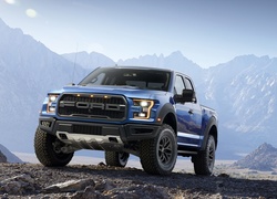 Ford F-150 Raptor w górach