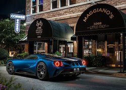 Ford GT przed kawiarnią