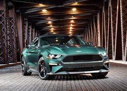 Ford Mustang Bullitt, Oświetlony, Most