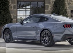 Ford Mustang GT tył i bok