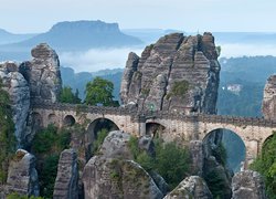 Góry Połabskie, Drzewa, Most, Skały, Formacja skalna, Bastei, Park Narodowy Saskiej Szwajcarii, Niemcy