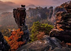 Formacja skalna, Bastei, Skały, Góry, Drzewa, Park Narodowy Saskiej Szwajcarii, Niemcy