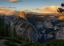 Formacja skalna Half Dome i punkt widokowy Washburn Point