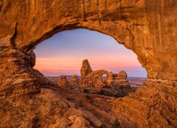 Stany Zjednoczone, Utah, Park Narodowy Arches, Skały, Formacja skalna, Turret Arch, Łuki, Skalne, Wschód słońca