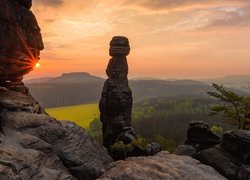 Wschód słońca, Skały, Formacja, Drzewa, Góry Połabskie, Park Narodowy Saskiej Szwajcarii, Niemcy