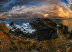 Fort na Wyspie Kapucynów u wybrzeża Bretanii