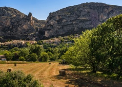 Francja, Moustiers-Sainte-Marie, Góry, Alpy, Dolina, Ciągnik, Pole