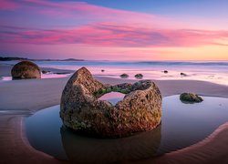 Nowa Zelandia, Region Otago, Plaża Moeraki Boulders Beach, Ocean Spokojny, Morze, Głazy Moeraki, Kamienie