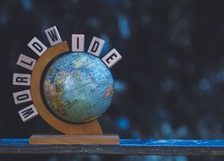 Globus w napisem World wide