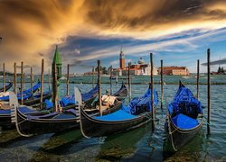 Cieśnina, Canal Grande, Latarnia, Przystań, Gondole, Łódki, Bazylika San Giorgio Maggiore, Chmury, Wenecja, Włochy