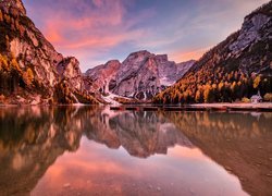 Góry, Dolomity, Jezioro, Lago di Braies, Szczyt, Croda del Becco, Odbicie, Region Trentino, Włochy