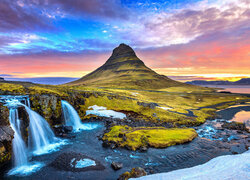 Góra Kirkjufell, Rzeka, Wodospad Kirkjufellsfoss, Zachód słońca, Islandia