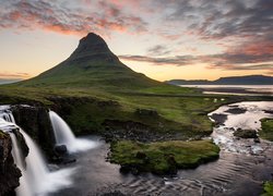 Góra Kirkjufell na pólwyspie Snaefellsnes