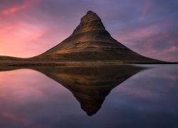 Góra Kirkjufell, Jezioro, Zachód słońca, Odbicie, Islandia