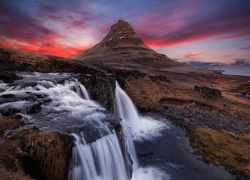 Islandia, Półwysep Snæfellsnes, Góra Kirkjufell, Wodospad Kirkjufellsfoss, Zachód słońca
