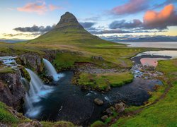  Islandia, Półwysep Snaefellsnes, Góra Kirkjufell, Wodospad Kirkjufellsfoss, Chmury