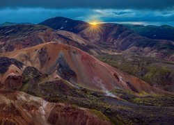 Kolorowe, Góry, Góra Landmannalaugar, Skały, Promienie słońca, Islandia
