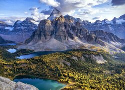 Kanada, Alberta, Góry Skaliste, Mount Assiniboine, Lasy, Jeziora