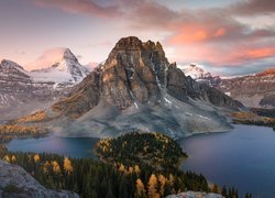 Kanada, Kolumbia Brytyjska, Park Prowincjonalny Mount Assiniboine, Góra Mount Assiniboine, Jezioro Cerulean, Jezioro Sunburst Lake, Jeziora, Góry, Jesień, Wschód słońca, Chmury