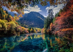 Chiny, Prowincja Syczuan, Ngawa, Park Narodowy Jiuzhaigou, Góry, Lasy, Jezioro