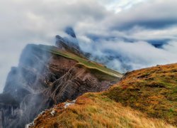 Włochy, Południowy Tyrol, Dolomity, Szczyt Seceda, Chmury, Mgła, Jesień