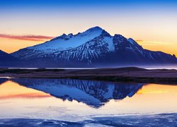 Góra Vestrahorn, Plaża Stokksnes, Zachód słońca, Odbicie, Islandia