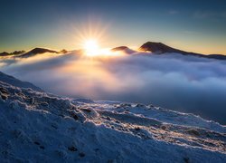 Słowacja, Góry, Tatry, Góra Wołowiec, Promienie słońca, Mgła