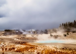 Gorące źródła w Parku Narodowym Yellowstone w Wyoming