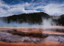 Gorące źródło Grand Prismatic Spring w Parku Narodowym Yellowstone