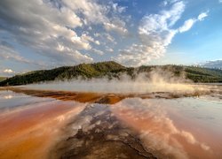 Stany Zjednoczone, Park Narodowy Yellowstone, Gorące, Źródło, Opary,  Zalesione, Wzgórze, Chmury