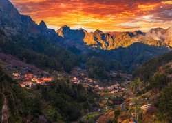 Górska wioska Curral das Freiras w dolinie Nus Valley na Maderze