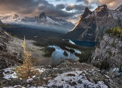 Góry, Park Narodowy Yoho, Drzewa, Jeziora, Mary Lake, Lake OHara, Chmury, Kolumbia Brytyjska, Kanada