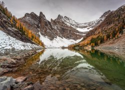 Jezioro, Agnes Lake, Góry, Drzewa, Park Narodowym Banff, Prowincja, Alberta, Kanada