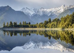 Góry Alpy Południowe, Jezioro Lake Matheson, Nowa Zelandia, Park Narodowy Góry Cooka, Las, Drzewa, Odbicie