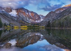 Górskie jezioro Parker Lake w Kalifornii