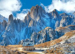 Górskie schronisko Auronzo w Dolomitach