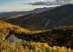 Góry Adirondack i jezioro