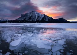 Góry, Canadian Rockies, Zima, Zamarznięte, Jezioro, Abraham Lake, Lód, Chmury, Alberta, Kanada