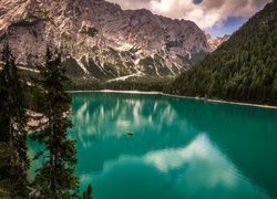 Góry Dolomity i Jezioro Pragser Wildsee