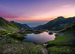 Góry Fogaraskie nad jeziorem Balea Lake w Rumunii