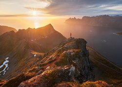 Morze, Fiord Mefjorden, Góry, Zachód słońca, Wyspa Senja, Norwegia